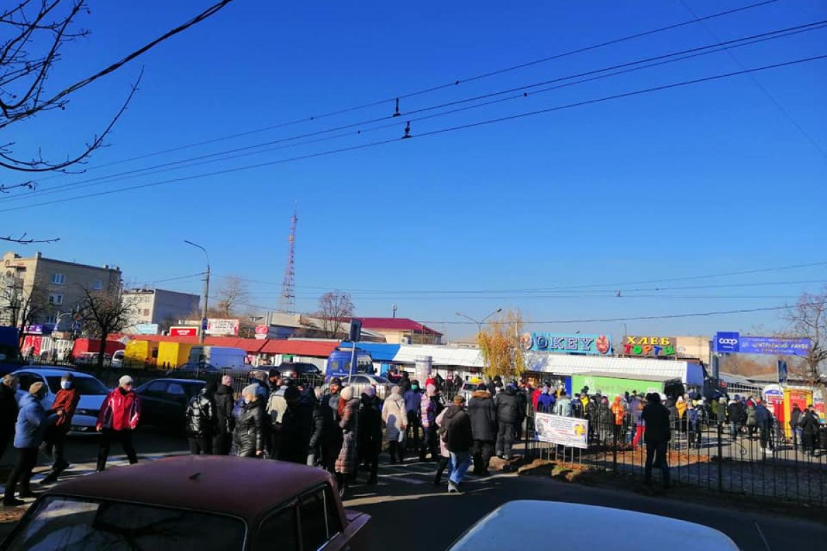 У Сєвєродонецьку протест через закриття ринку: підприємці перекрили проспект У Сєвєродонецьку протест через закриття ринку: підприємці перекрили проспект