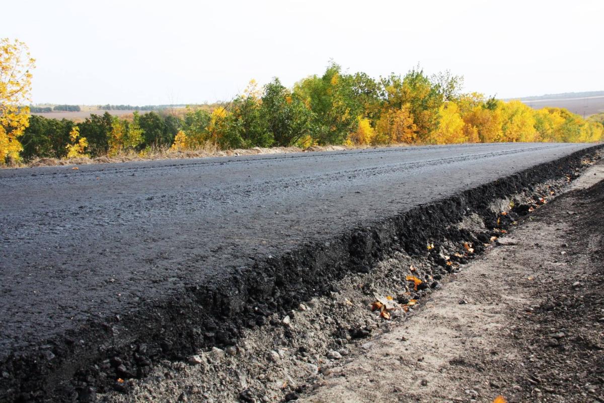На Луганщині ремонтують дорогу до КПВВ "Золоте" На Луганщині ремонтують дорогу до КПВВ "Золоте"