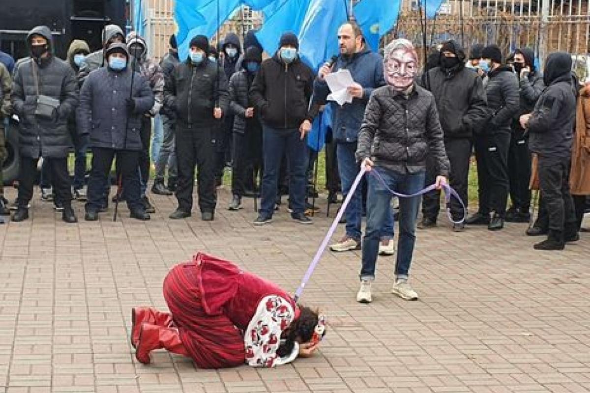ОПЗЖ устроила митинг возле посольства США в Киеве ОПЗЖ устроила митинг возле посольства США в Киеве