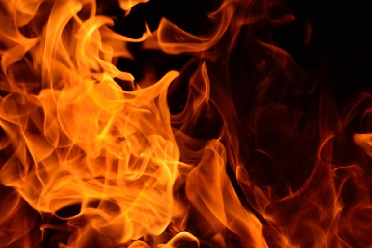 У Дніпропетровській області на пожежі загинуло троє малолітніх дітей У Дніпропетровській області на пожежі загинуло троє малолітніх дітей