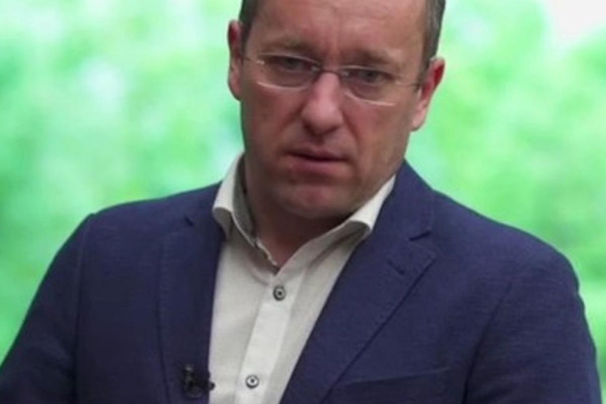 Депутат на заседании Верховной Рады просматривал интимные фото обнаженной девушки Депутат на заседании Верховной Рады просматривал интимные фото обнаженной девушки