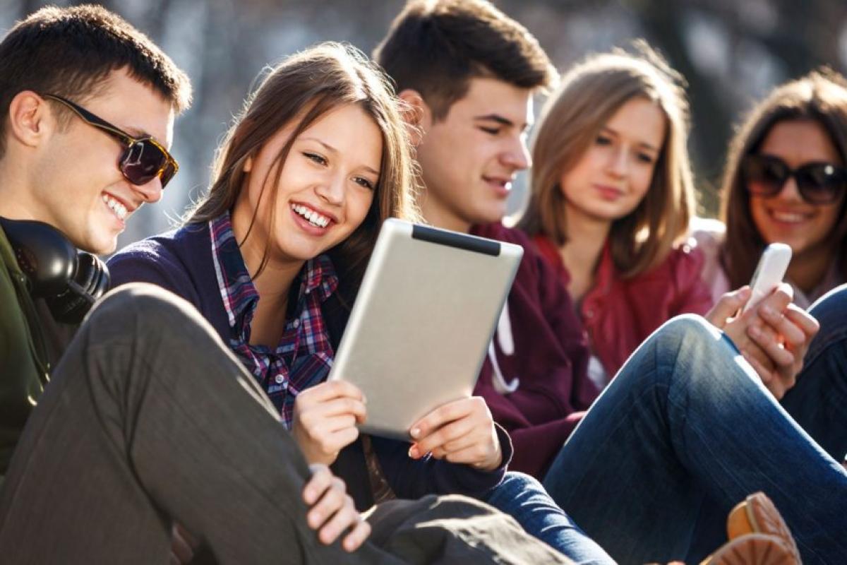 Россияне жалуются на молодое поколение