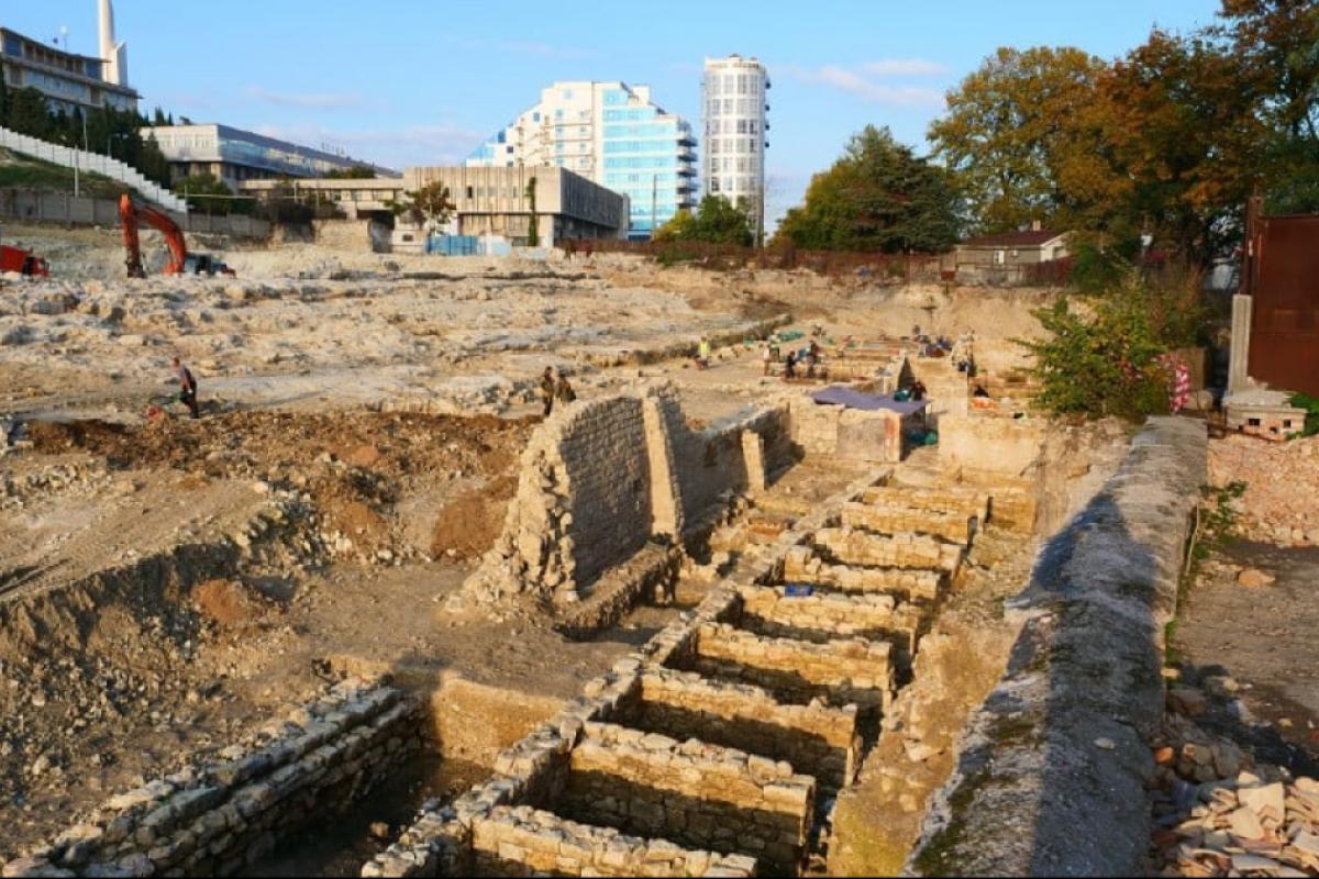 Украина введет санкции против австрийских архитекторов, которые строят театр в Крыму