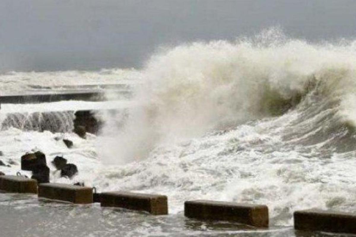 На Азовському морі оголошено штормове попередження: вода вже почала заливати турбази На Азовському морі оголошено штормове попередження: вода вже почала заливати турбази