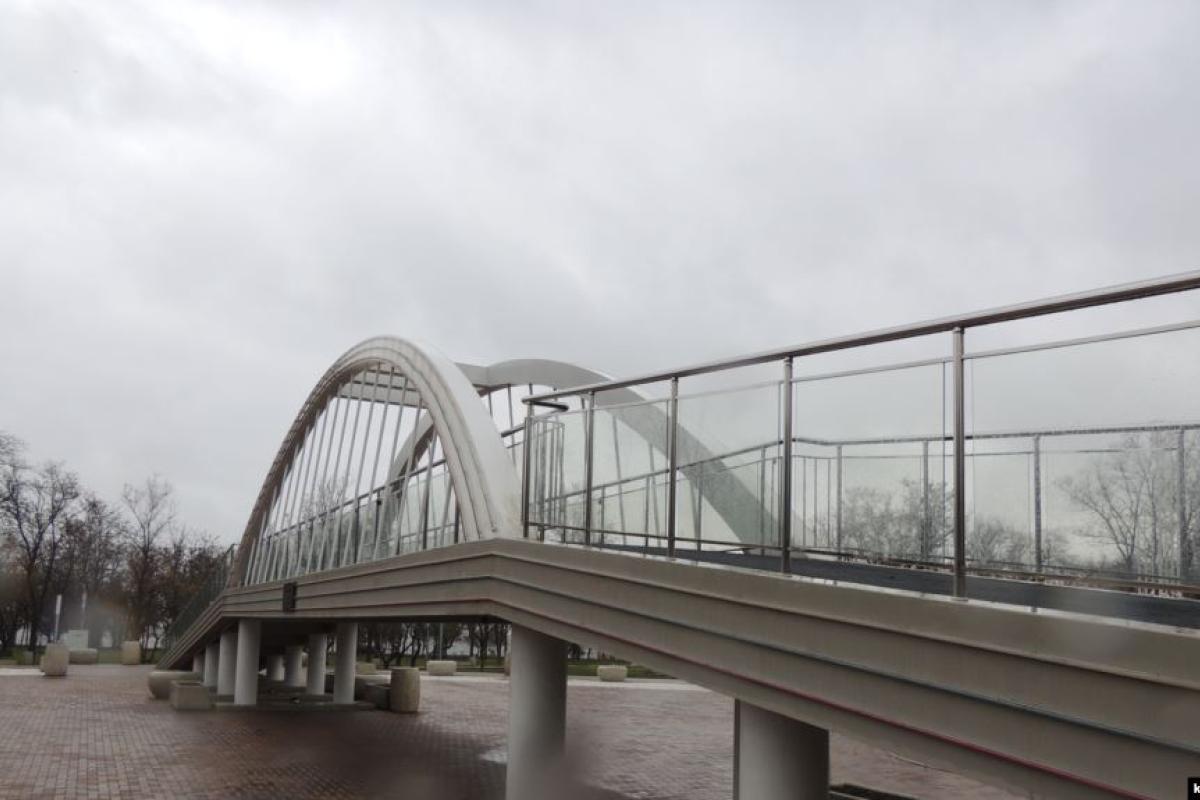 В Крыму мини-копия Керченского моста покрылась трещинами В Крыму мини-копия Керченского моста покрылась трещинами
