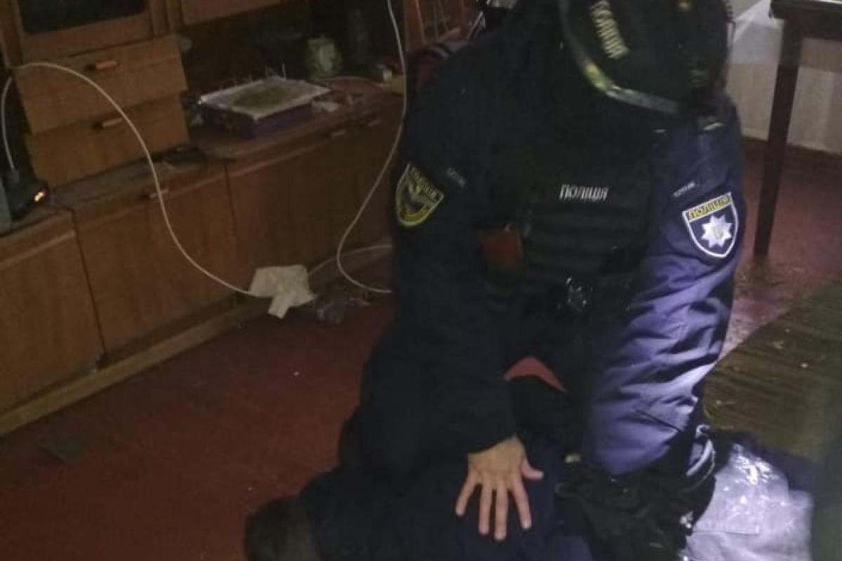Різанина у Лисичанську: чоловік намагався вбити співмешканця колишньої коханки Різанина у Лисичанську: чоловік намагався вбити співмешканця колишньої коханки