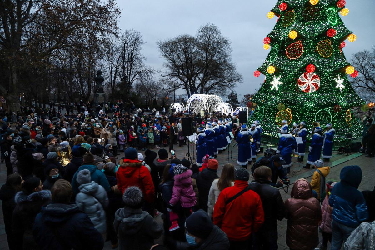 На відкритті міської ялинки в Одесі діти танцювали під російський "блатняк" На відкритті міської ялинки в Одесі діти танцювали під російський "блатняк"