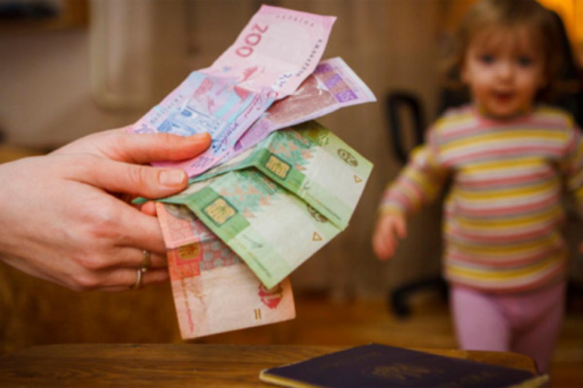 Виплати ФОП, вакцинація від COVID-19 в Україні і "несправедливий" тариф на світло: головні новини країни за 8 грудня