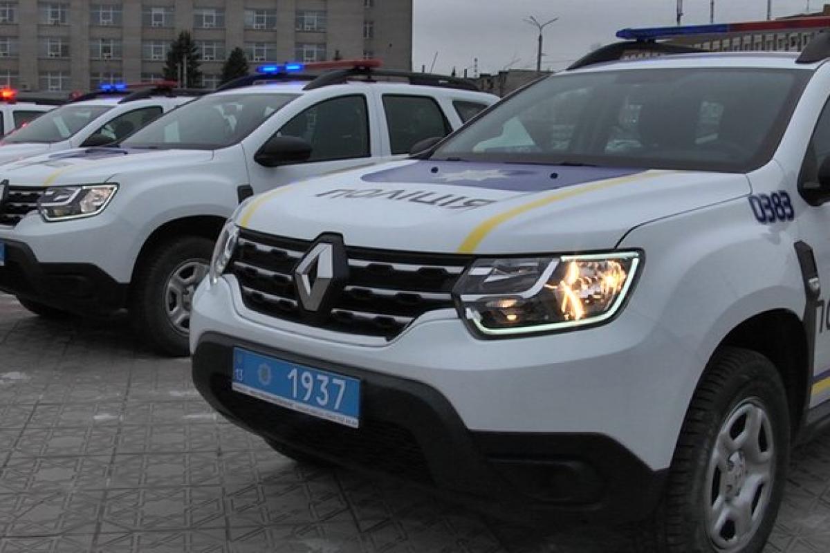 На Луганщині поліцейські офіцери отримали службові авто На Луганщині поліцейські офіцери отримали службові авто