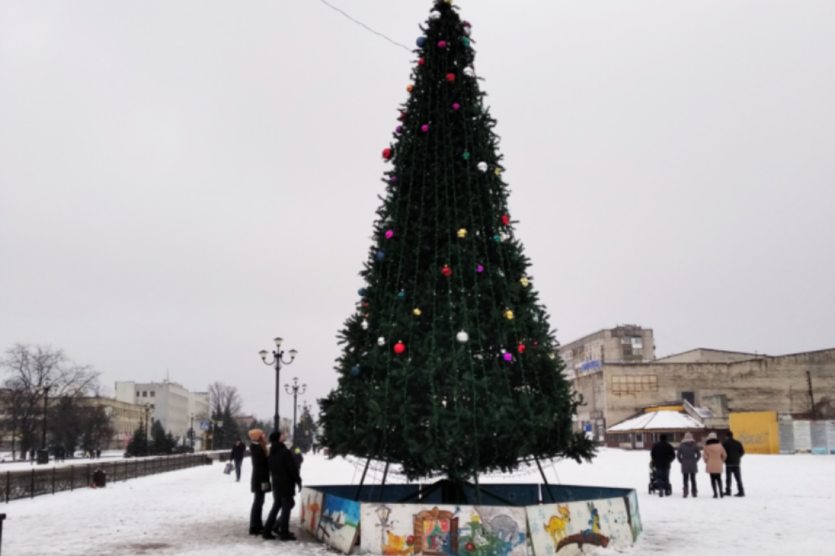 В Лисичанске 19 декабря откроют городские елки: анонс мероприятий В Лисичанске 19 декабря откроют городские елки: анонс мероприятий