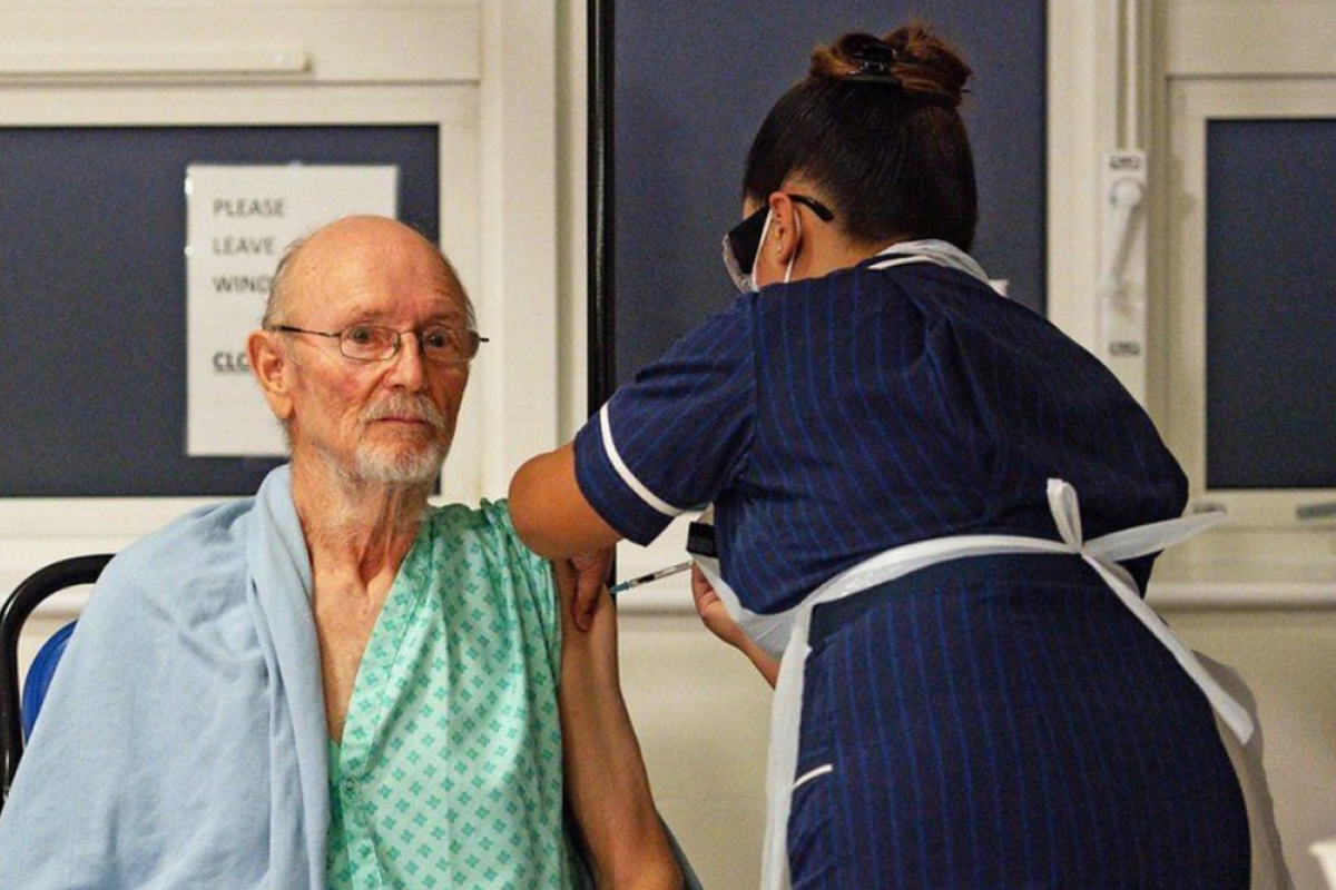 В Великобритании началась вакцинация от COVID-19: одним из первых привитых оказался Уильям Шекспир В Великобритании началась вакцинация от COVID-19: одним из первых привитых оказался Уильям Шекспир