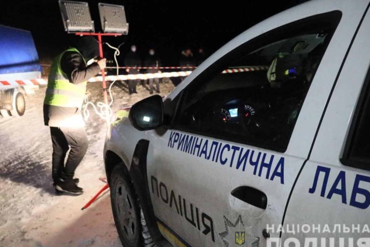 На Донетчине полицейские застрелили нарушителя, который незаконно вырубал лес На Донетчине полицейские застрелили нарушителя, который незаконно вырубал лес