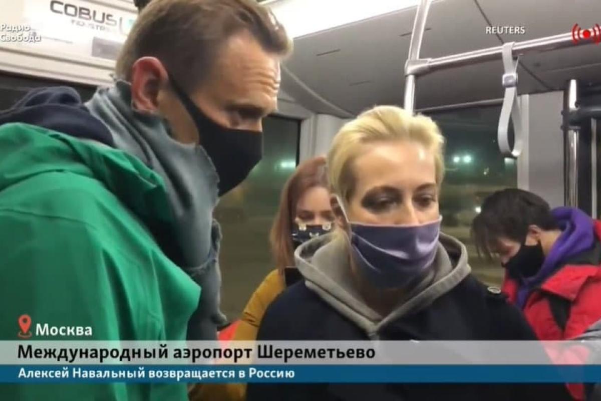 Возвращение Навального в РФ: самолет сел в другом аэропорту, сразу после прилета оппозиционера задержали