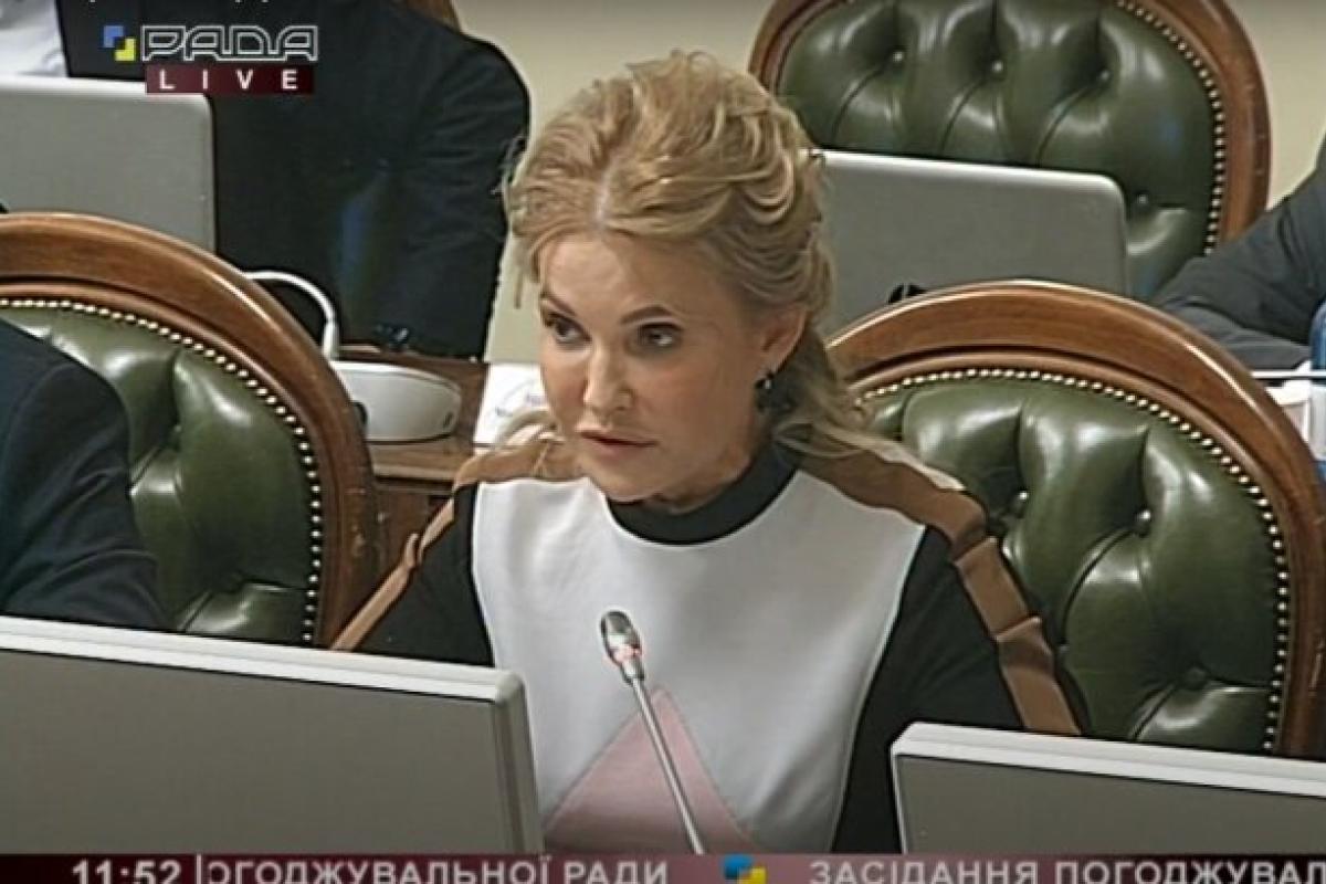 Помолодевшую Тимошенко не узнали: пластические хирурги предположили, что она с собой сделала Помолодевшую Тимошенко не узнали: пластические хирурги предположили, что она с собой сделала