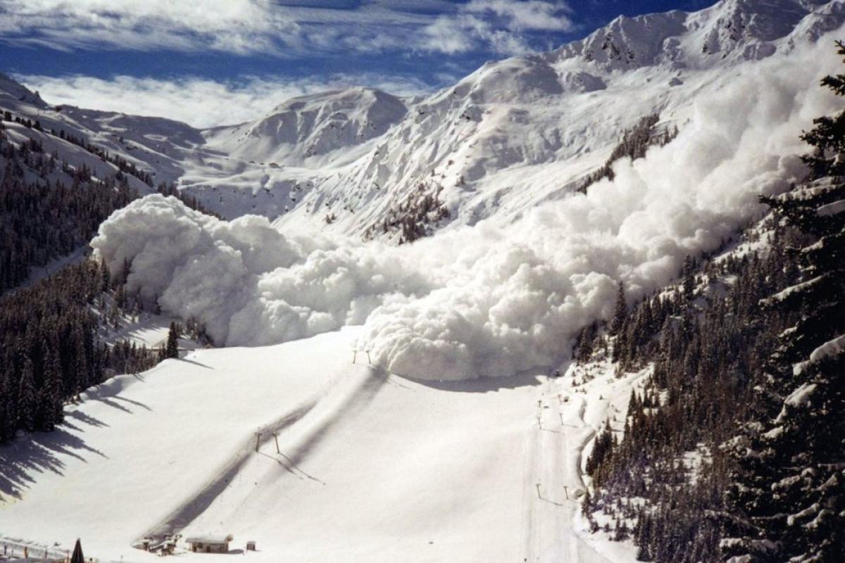Экс-глава банка Raiffeisen с женой погибли под лавиной в Альпах
