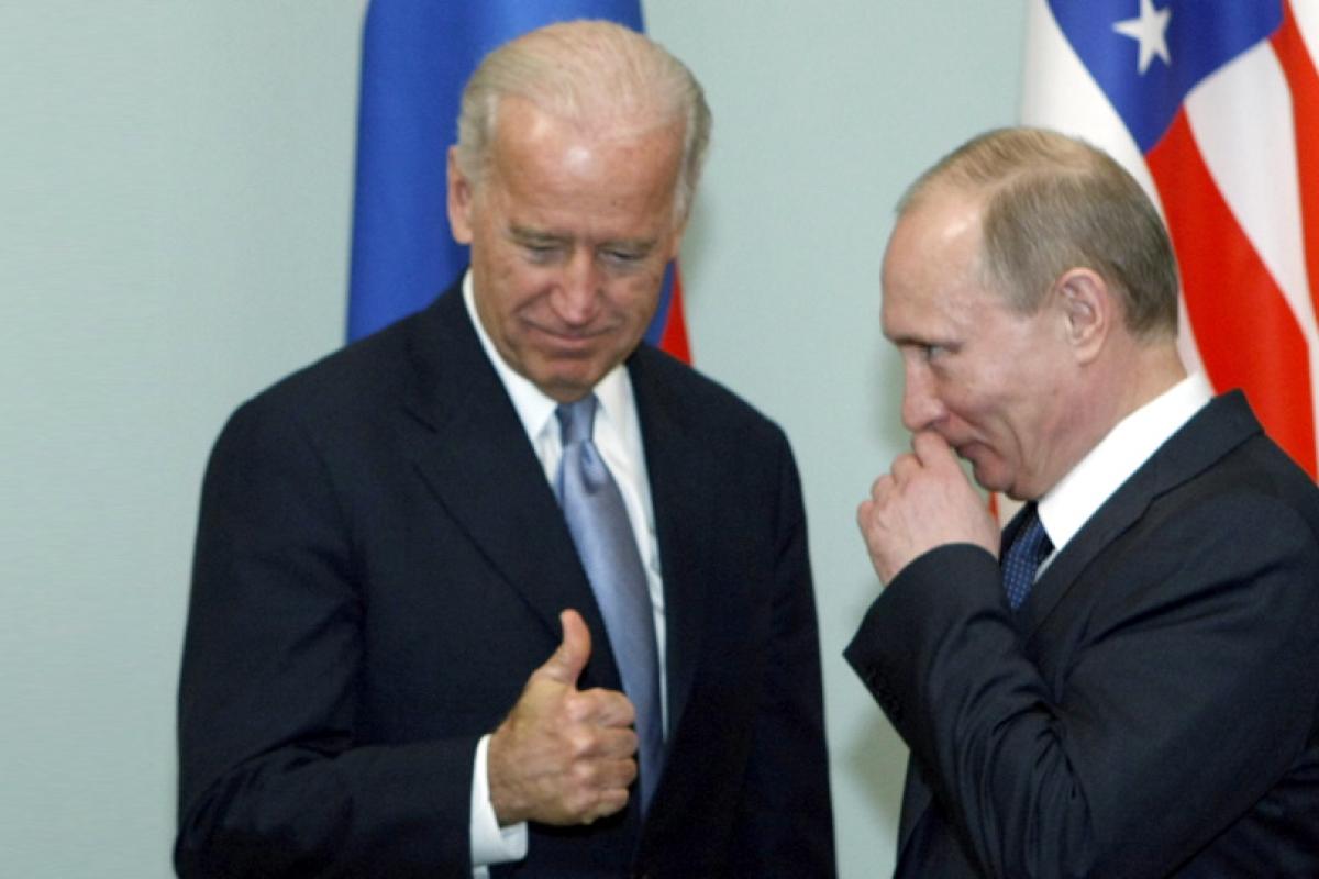 Байден и Путин по телефону обсудили Украину Байден и Путин по телефону обсудили Украину