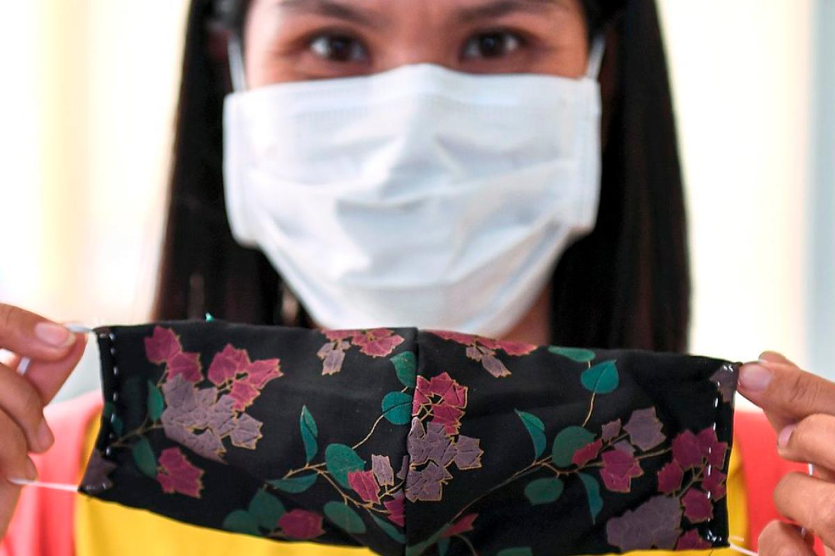 Во Франции запретили носить самодельные защитные маски Во Франции запретили носить самодельные защитные маски