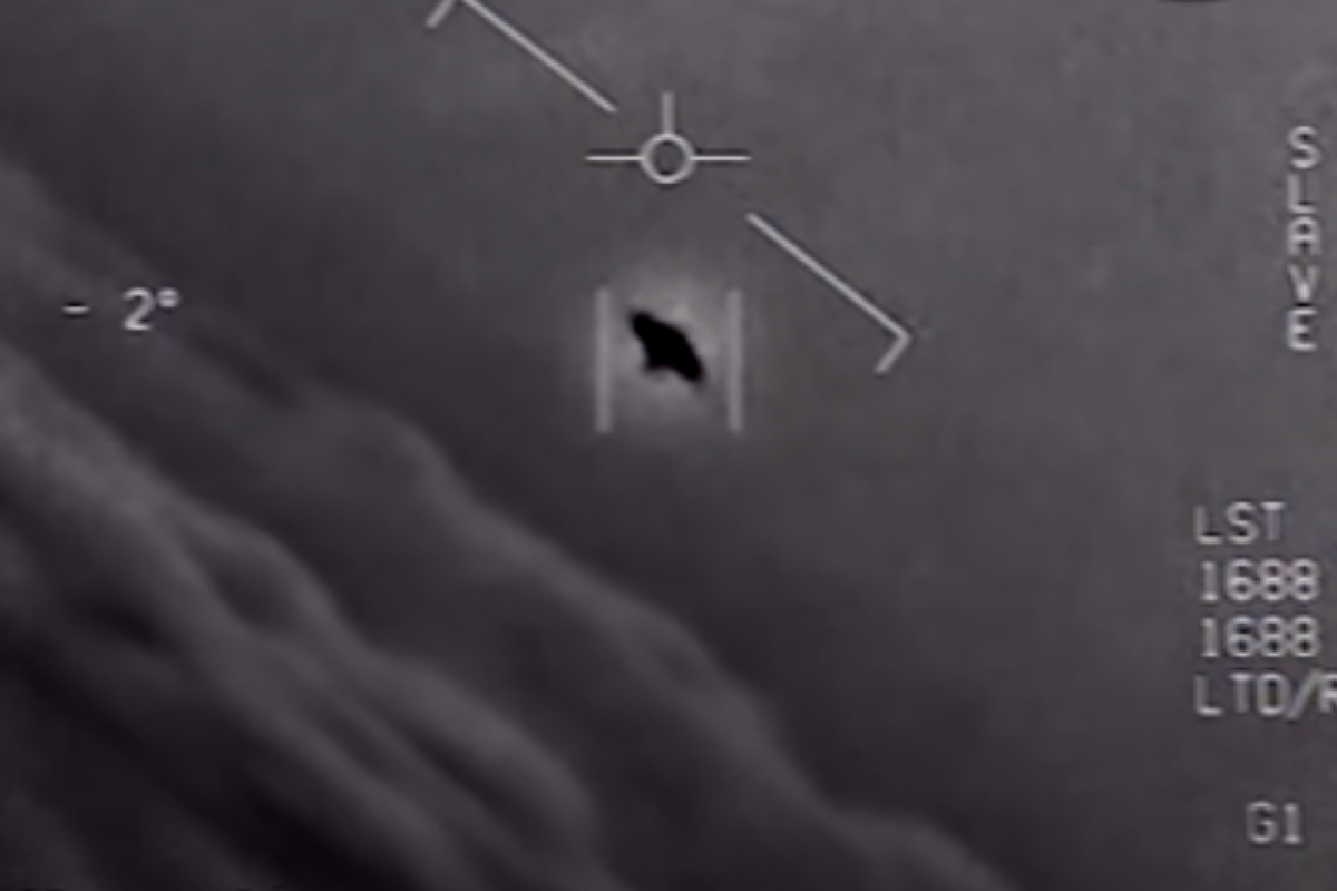 Полювання на "літаючі тарілки": 3 відео з НЛО, достовірність яких не заперечують у ВМС США
