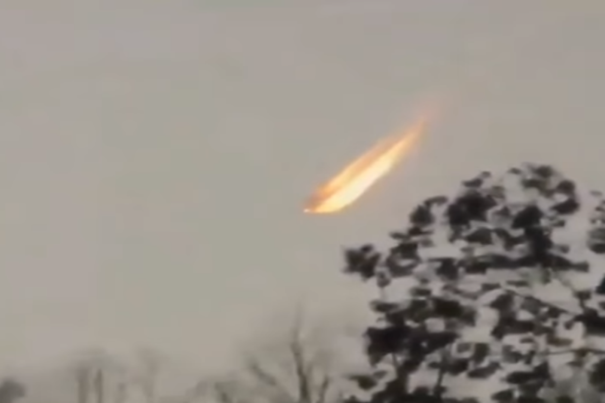 Видео со "сбитым НЛО", снятое в США, озадачило сеть Видео со "сбитым НЛО", снятое в США, озадачило сеть