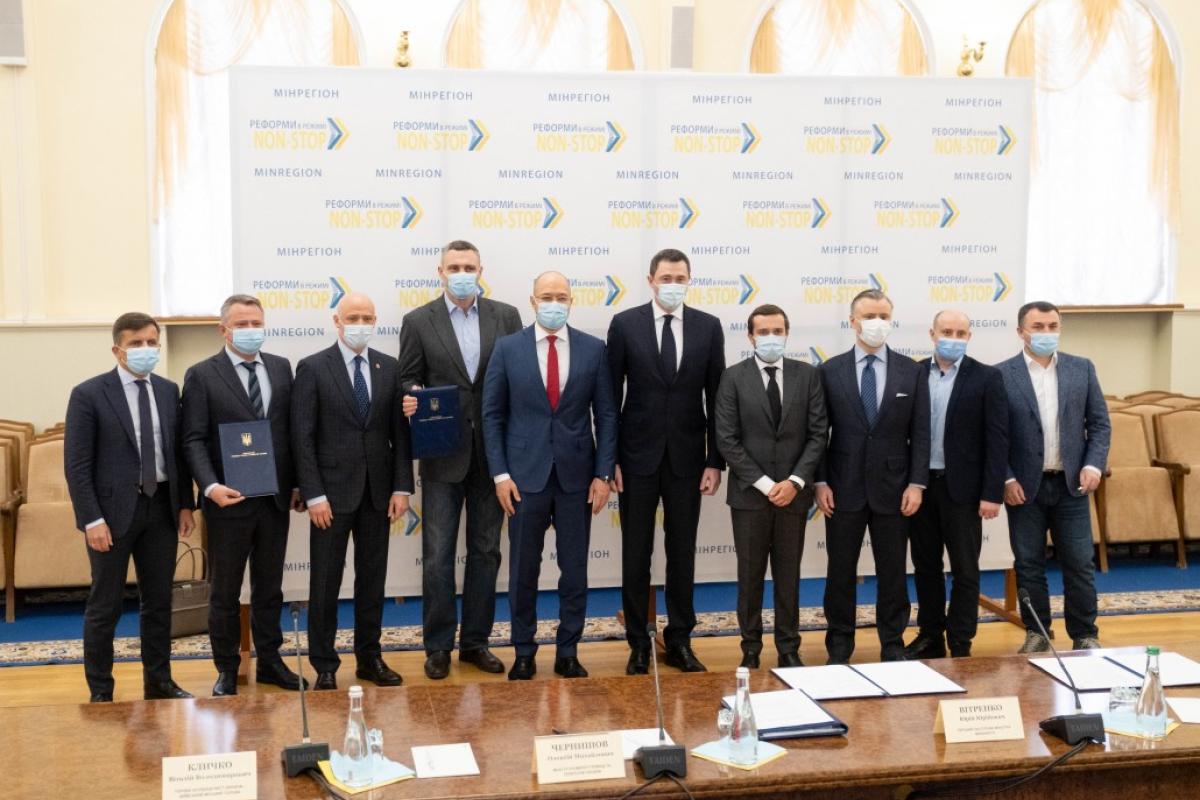До кінця опалювального сезону вартість опалення для українців не зміниться: підписано меморандум