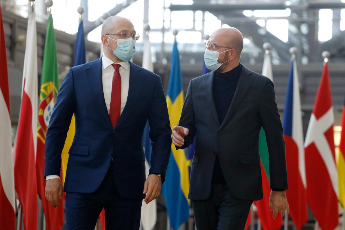Збій у матриці: Шмигаль провів зустріч зі своїм "двійником" Збій у матриці: Шмигаль провів зустріч зі своїм "двійником"