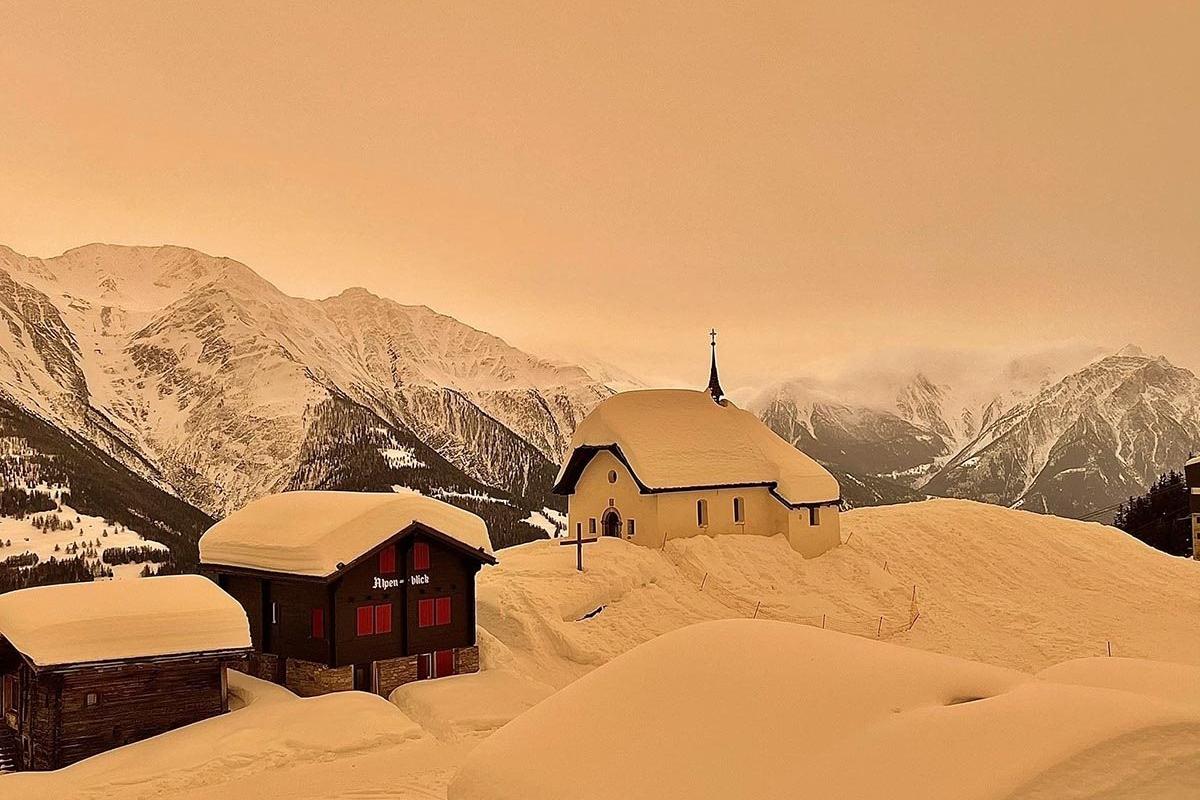 "Марсианские" пейзажи: погодное явление, накрывшее Европу, скоро может нагрянуть и в Украину "Марсианские" пейзажи: погодное явление, накрывшее Европу, скоро может нагрянуть и в Украину