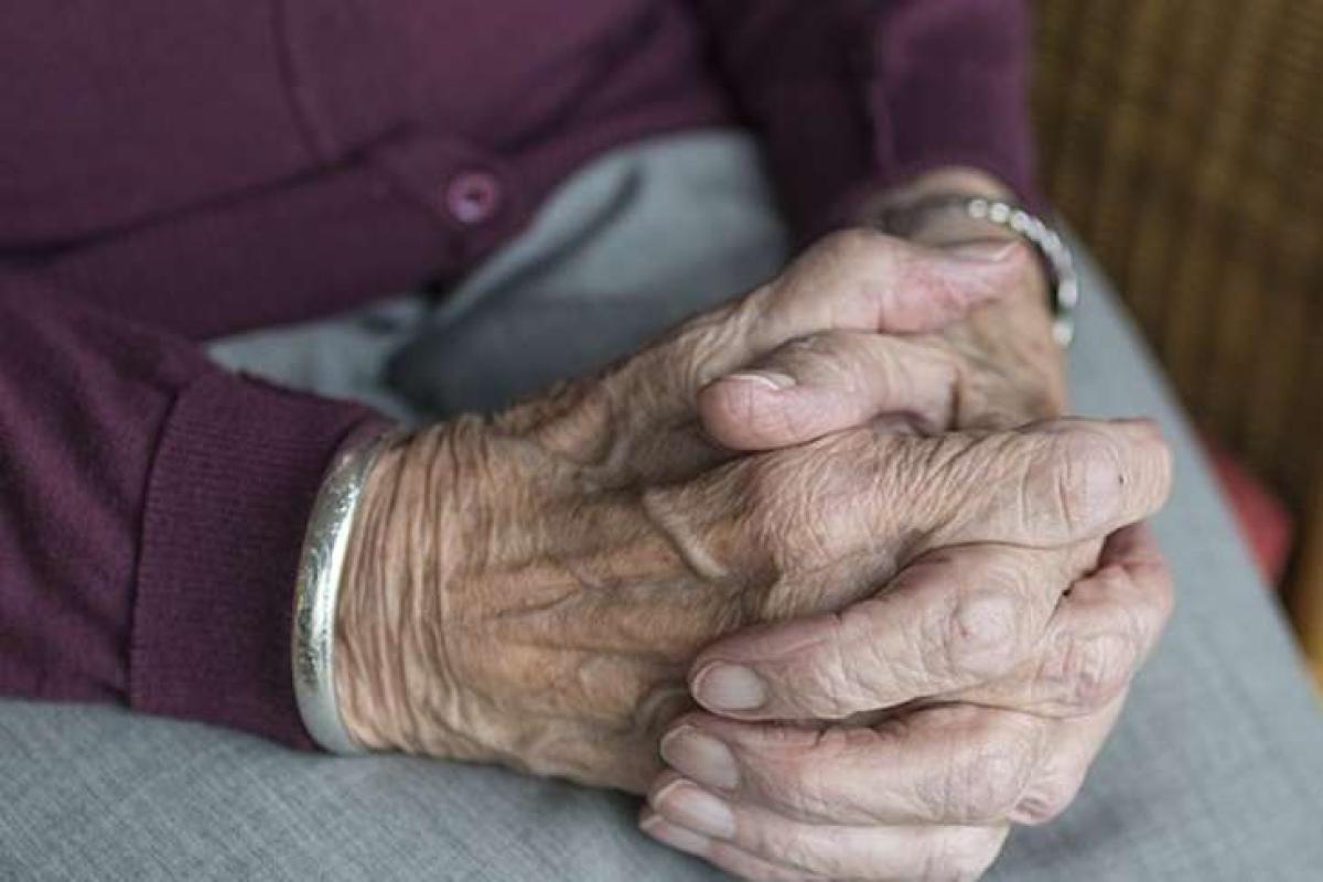 Обещанных компенсаций по 400 гривен пенсионерам старше 75 лет не будет: Кабмин отложил начало выплат Обещанных компенсаций по 400 гривен пенсионерам старше 75 лет не будет: Кабмин отложил начало выплат