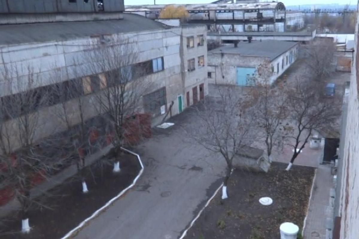Прокуратура повідомила про підозру одному з головних тюремщиків концтабору "Ізоляція" в Донецьку Прокуратура повідомила про підозру одному з головних тюремщиків концтабору "Ізоляція" в Донецьку