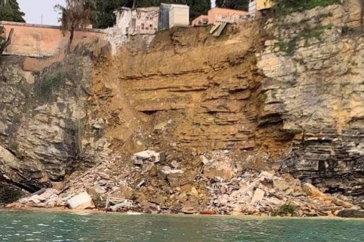 В Італії понад 200 трун з тілами змило в морі через зсув ґрунту