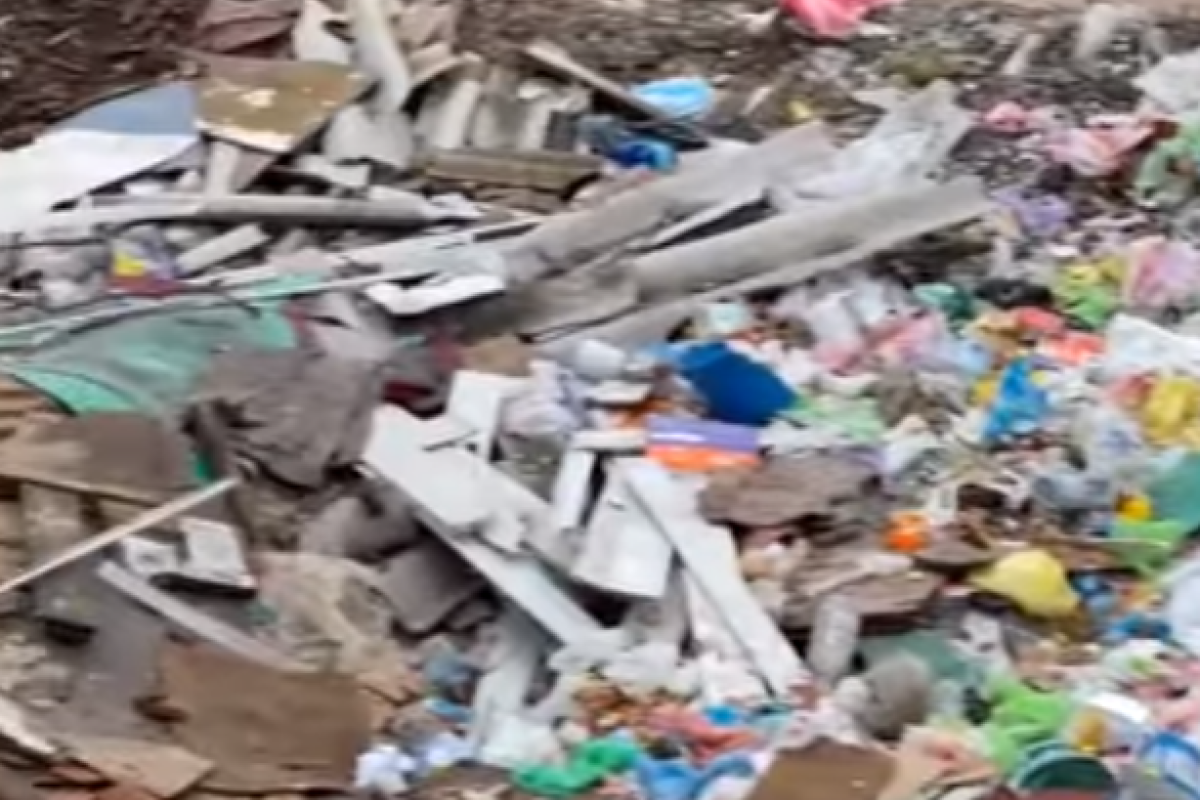 "Все в річку або в ліс": У передмісті Сєвєродонецька утворилось величезне звалище (відео) "Все в річку або в ліс": У передмісті Сєвєродонецька утворилось величезне звалище (відео)