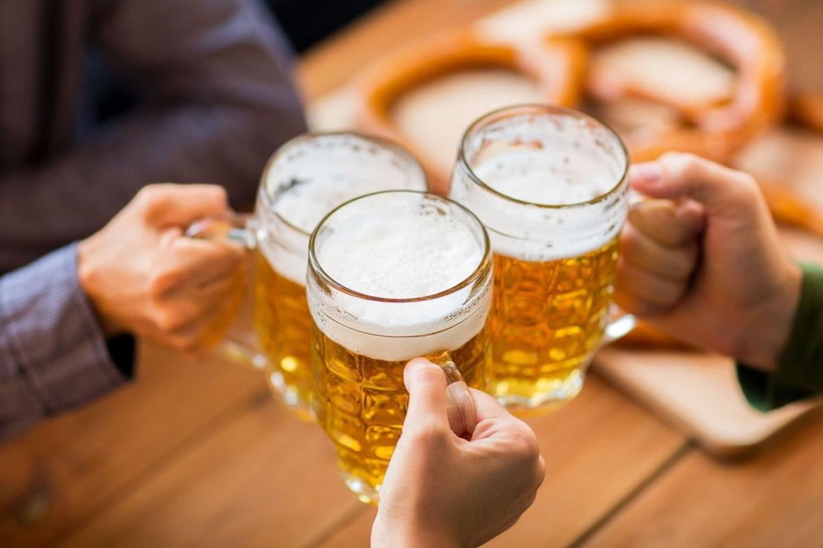 Губит людей не пиво!: Какие болезни лечат популярным пенным напитком