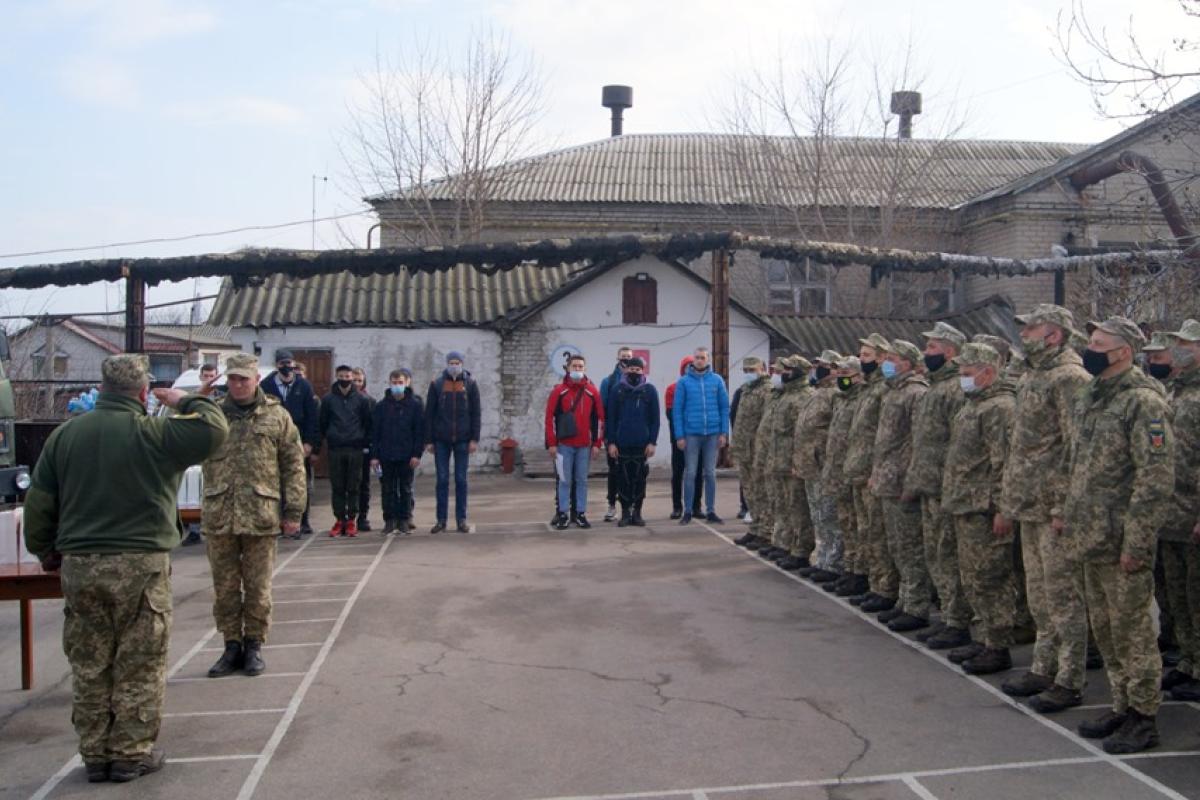 У Лисичанську провели на строкову службу призовників У Лисичанську провели на строкову службу призовників