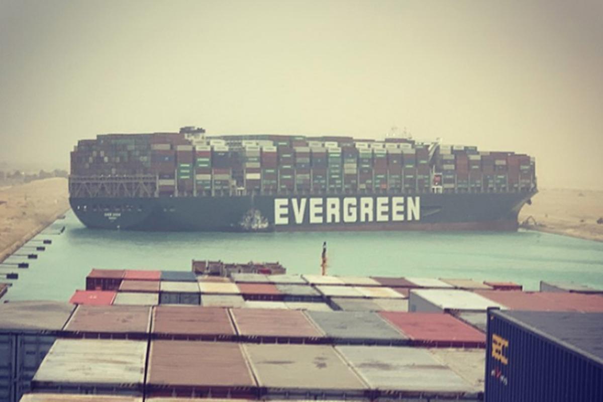 Блокировка Суэцкого канала может грозить Европе дефицитом кофе Блокировка Суэцкого канала может грозить Европе дефицитом кофе