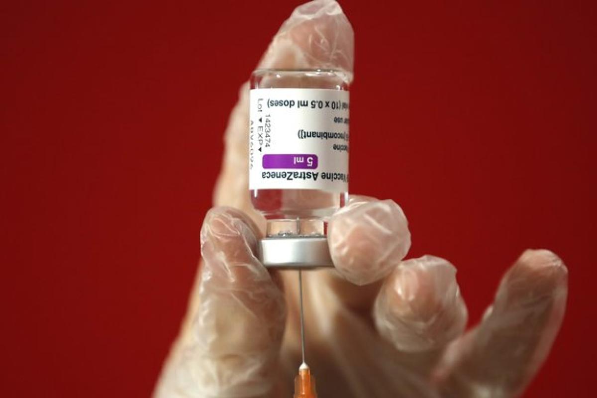 Переваги вакцини AstraZeneca переважують ризики, - EMA Переваги вакцини AstraZeneca переважують ризики, - EMA