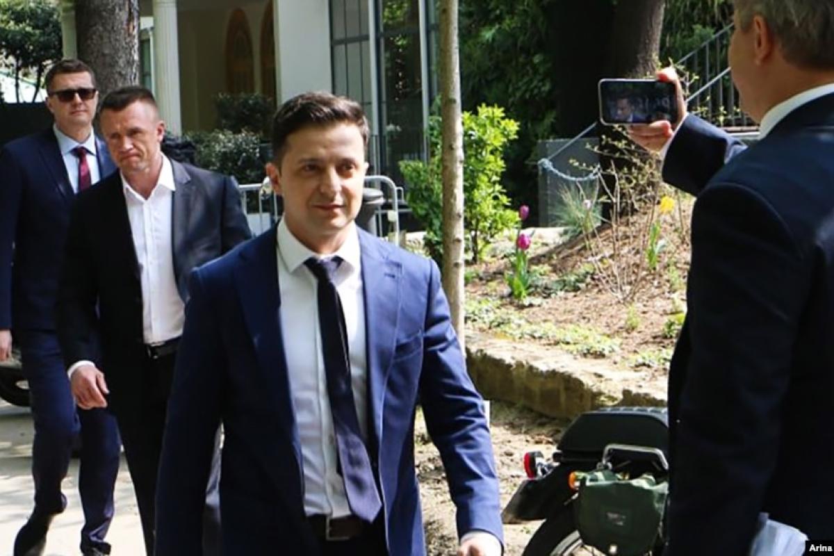 Зеленський з дружиною відправляться з робочим візитом до Катару Зеленський з дружиною відправляться з робочим візитом до Катару