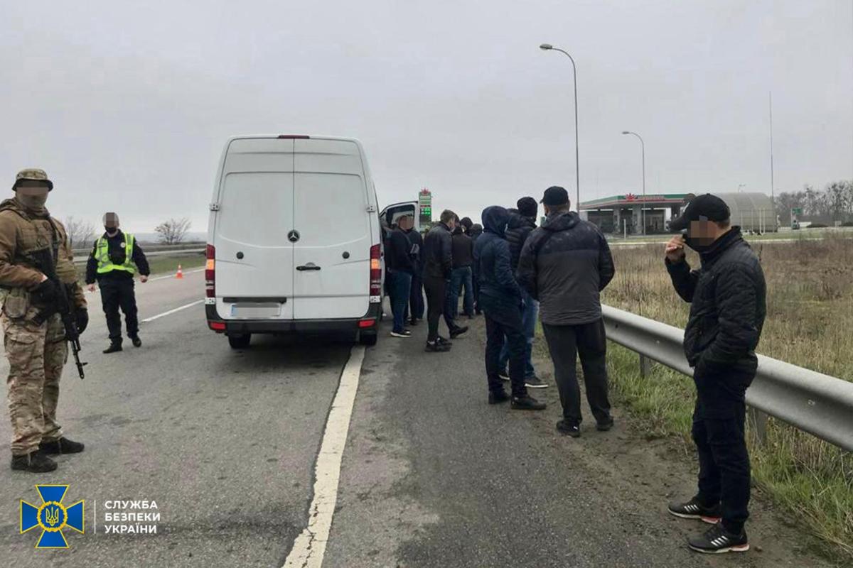 Планували створити "картинку для росЗМІ": На Харківщині СБУ затримала автобуси з "тітушками" Планували створити "картинку для росЗМІ": На Харківщині СБУ затримала автобуси з "тітушками"