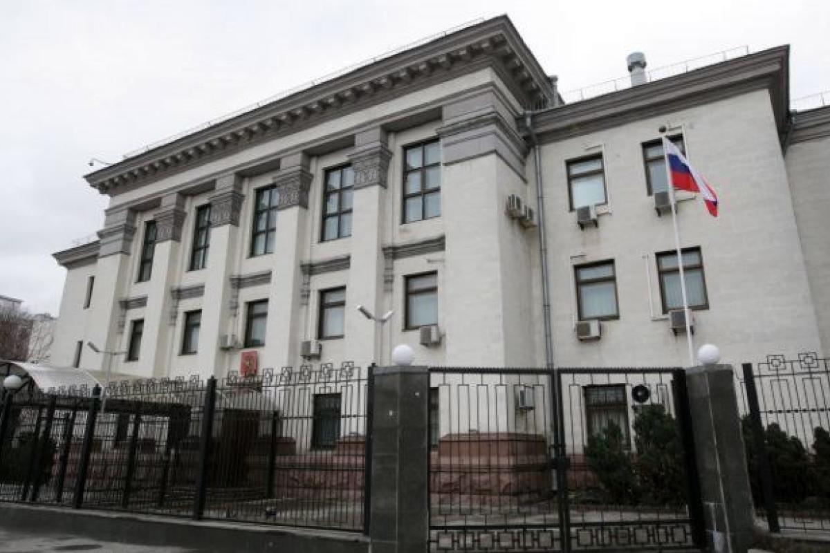Україна висилає російського дипломата: йому дали три дні, щоб покинути країну Україна висилає російського дипломата: йому дали три дні, щоб покинути країну