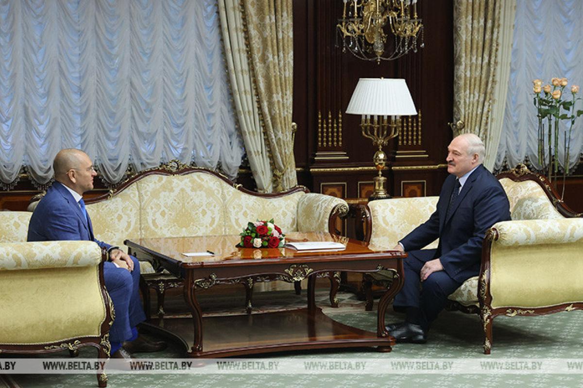 Нардеп від "Слуги народу" поїхав до Мінська на зустріч з Лукашенком: у керівництві партії дали коментар