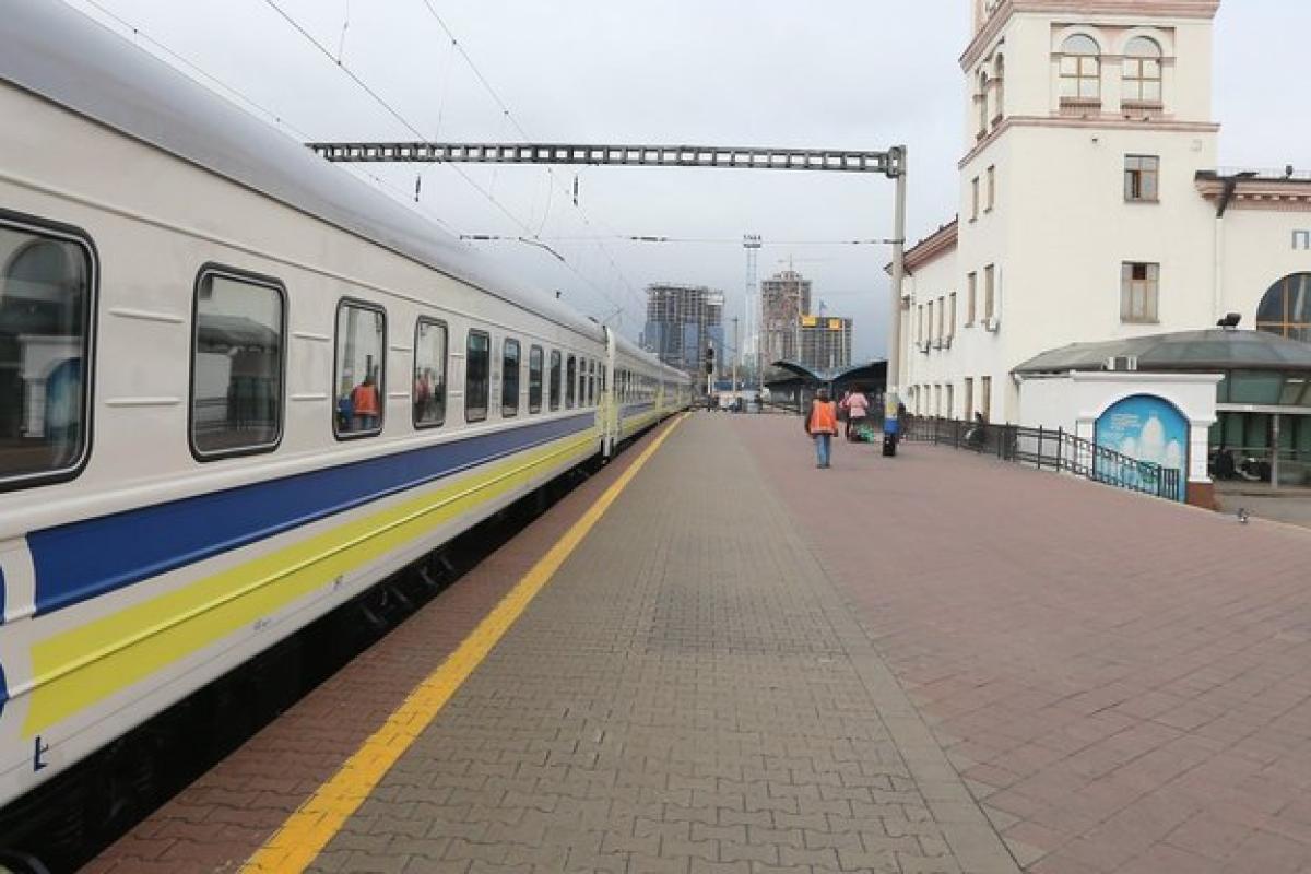 "Укрзалізниця" збільшила кількість поїздів на Великодні свята: напрямки