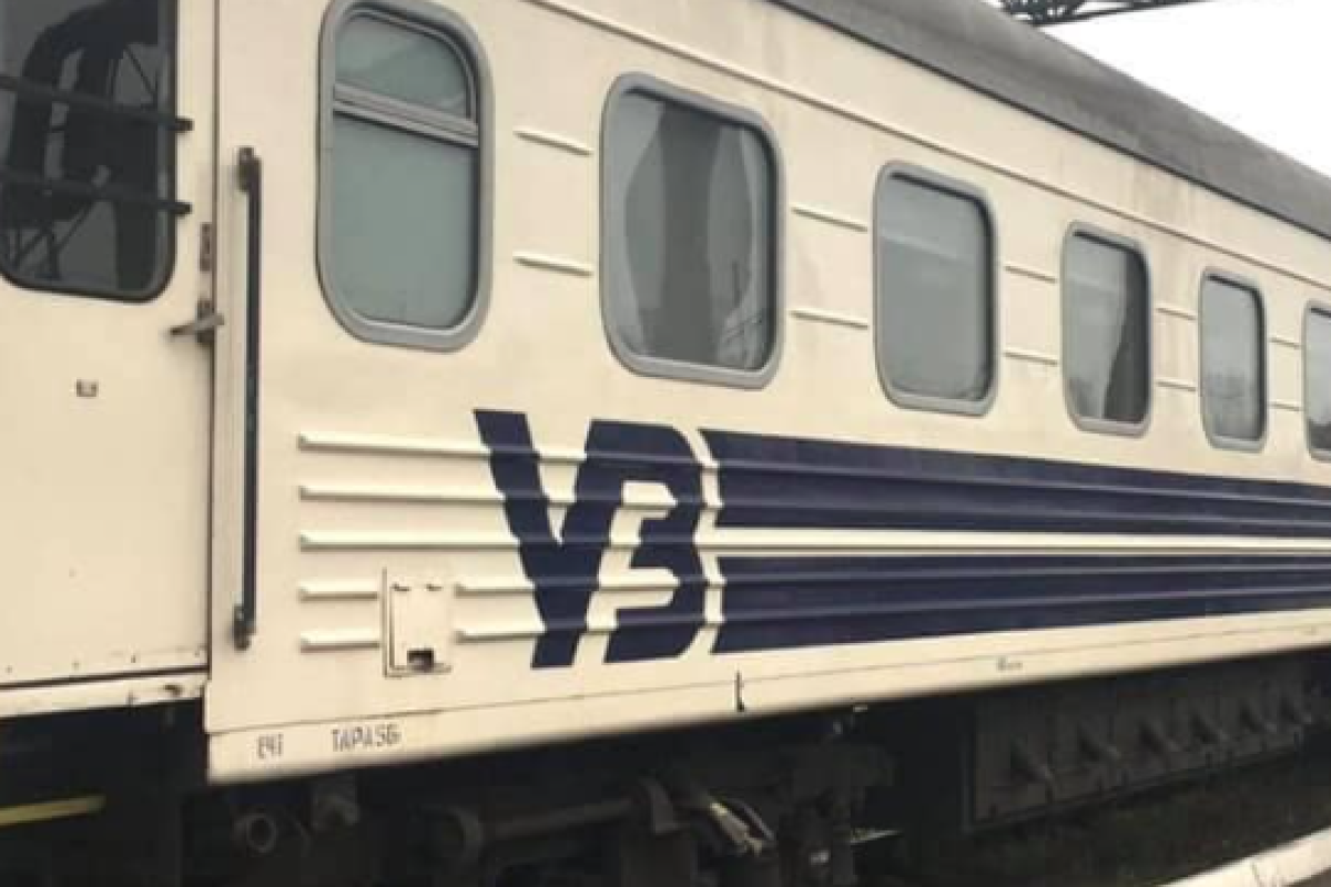 "Укрзалізниця" відновлює рух поїздів у всіх областях, крім однієї