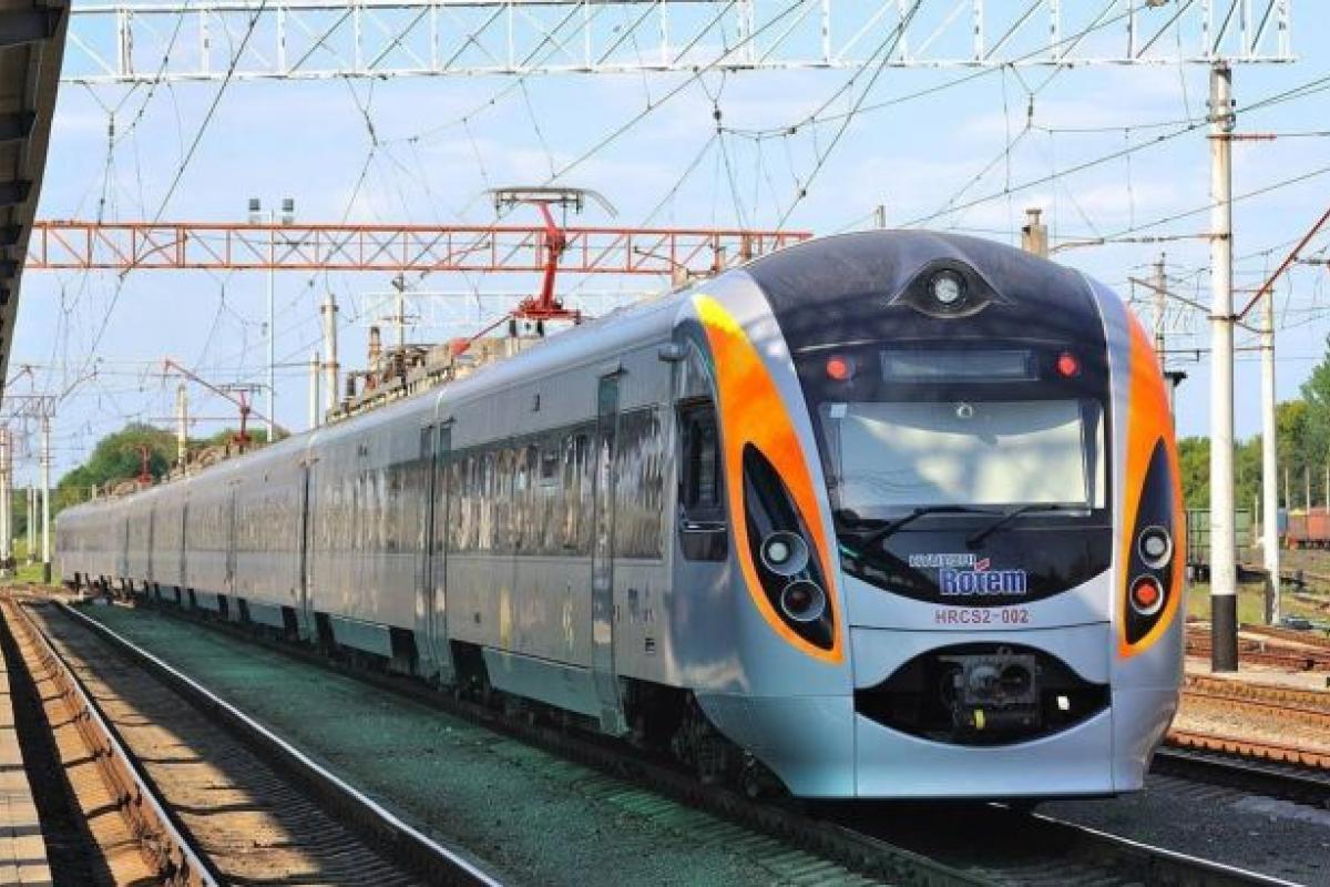 "Укрзалізниця" скасувала частину рейсів на Західну Україну