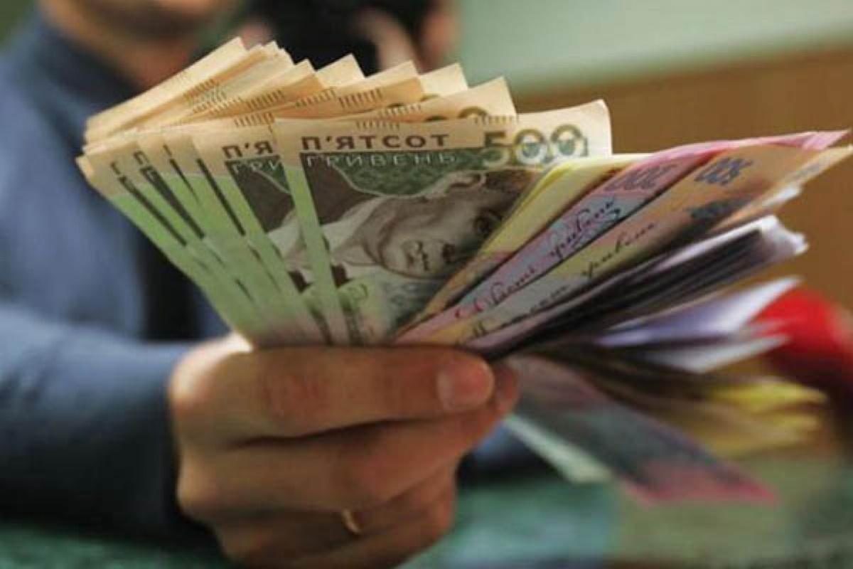 "Карантинні" 8000 гривень: хто і яким чином може отримати допомогу від держави "Карантинні" 8000 гривень: хто і яким чином може отримати допомогу від держави