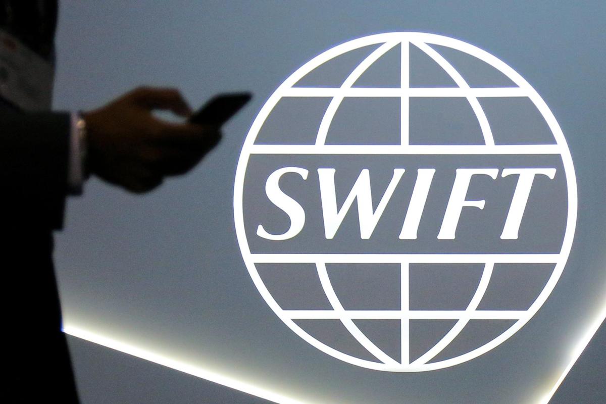 У Росії готуються до можливого відключення від SWIFT У Росії готуються до можливого відключення від SWIFT