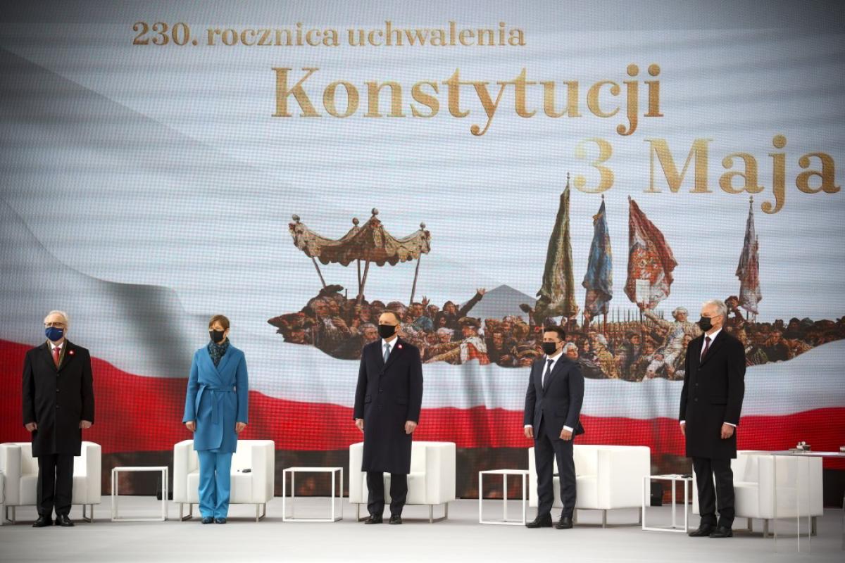 Президенты Украины, Польши, Эстонии, Латвии и Литвы подписали совместную декларацию Президенты Украины, Польши, Эстонии, Латвии и Литвы подписали совместную декларацию