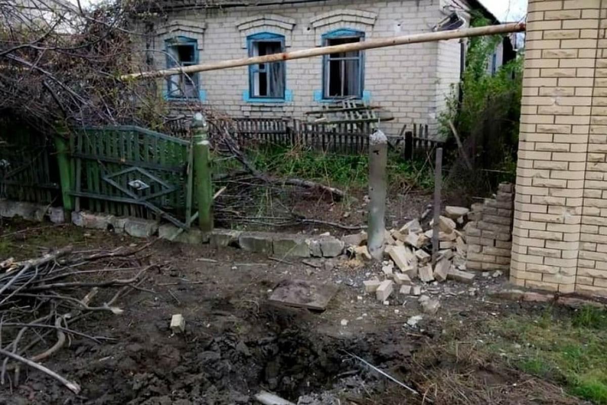 На Донбасі бойовики обстріляли Мар'їнку з артилерії На Донбасі бойовики обстріляли Мар'їнку з артилерії