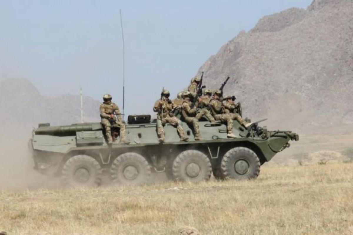 Кыргызстан и Таджикистан после вооруженного конфликта начали отводить войска и подписали соглашение о демаркации границы