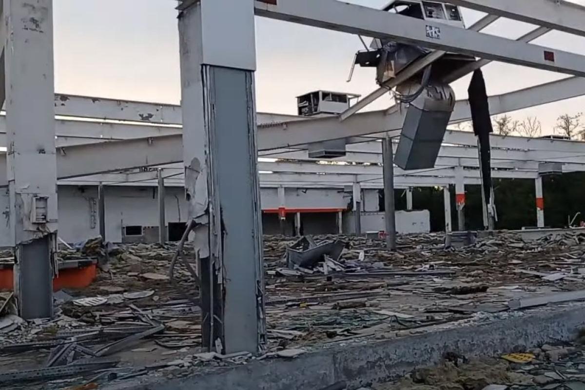 "Русский мир" постарался: в сети показали, что осталось от супермаркета "Амстор" в Горловке "Русский мир" постарался: в сети показали, что осталось от супермаркета "Амстор" в Горловке
