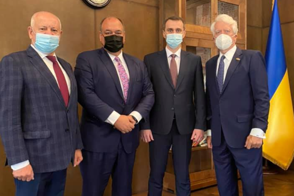 Ляшко обсудил с партнерами из США поставку в Украину вакцины от ведущей американской компании