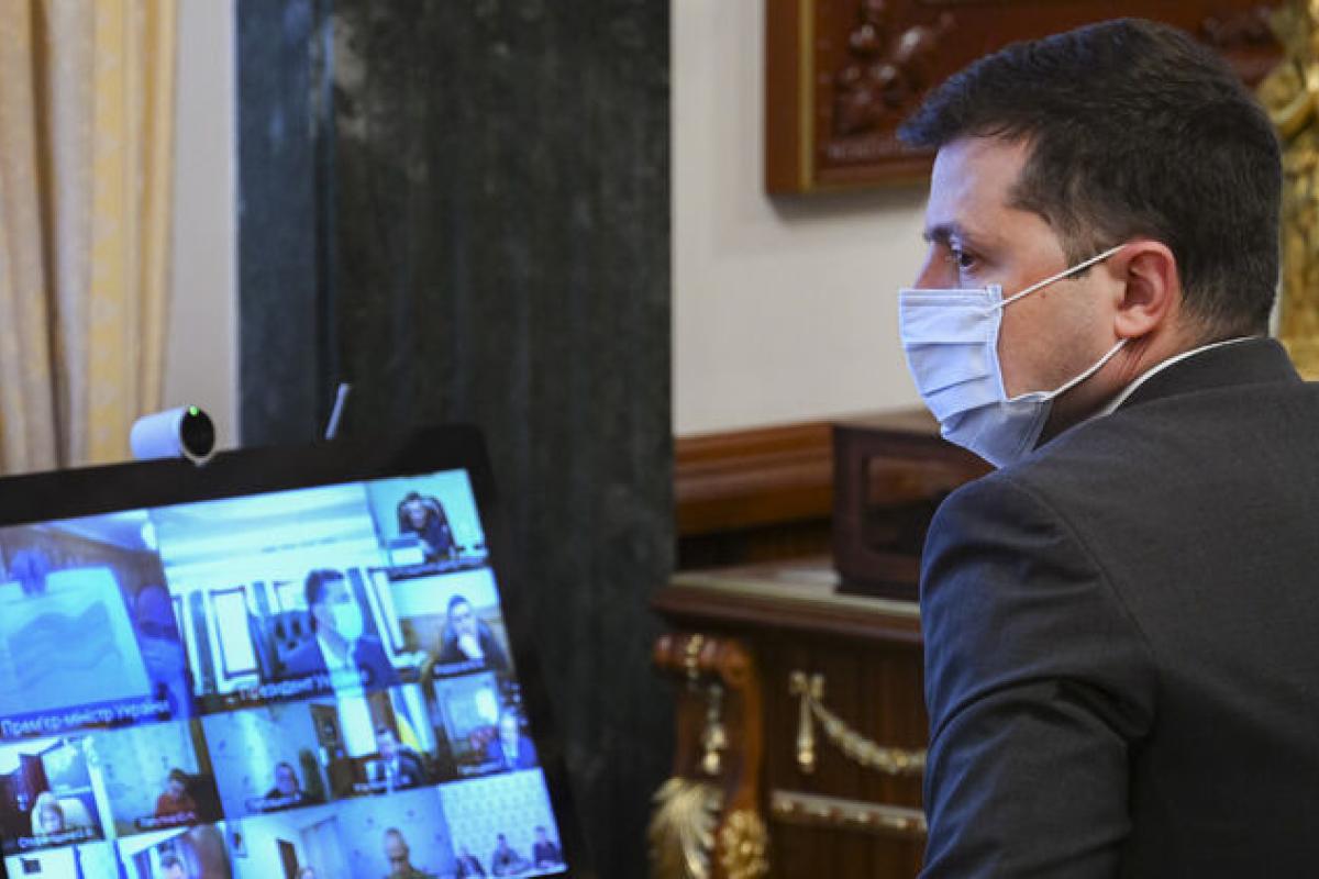 Зеленський закликав прискорити процес вакцинації від коронавірусу Зеленський закликав прискорити процес вакцинації від коронавірусу