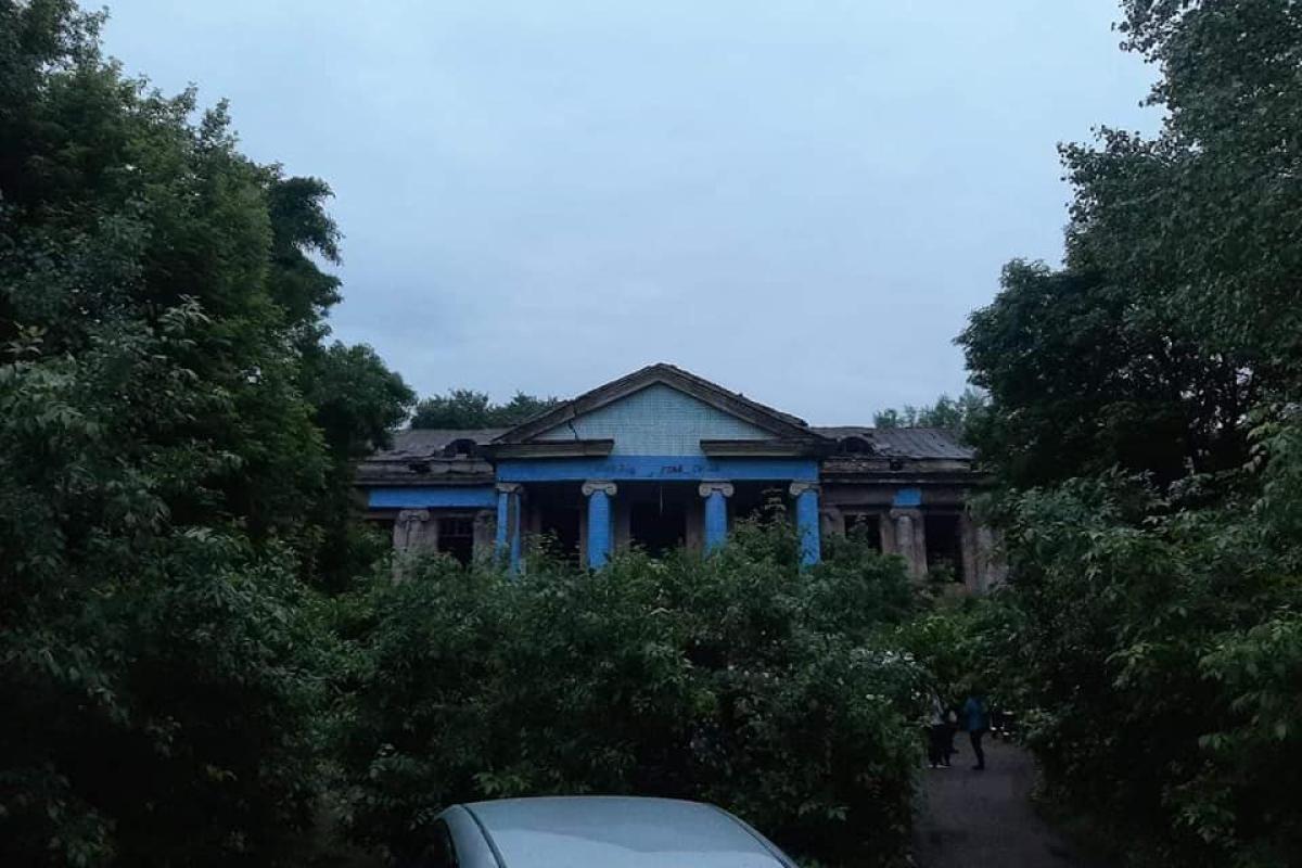 В Лисичанске из-за падения с высоты погибла 13-летняя девочка В Лисичанске из-за падения с высоты погибла 13-летняя девочка